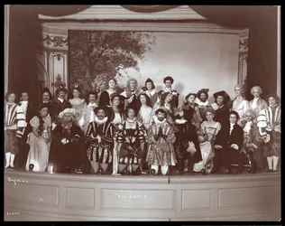 Die Besetzung einer Amateurproduktion eines Stücks mit dem Titel The Critic, präsentiert am Barnard College, New York